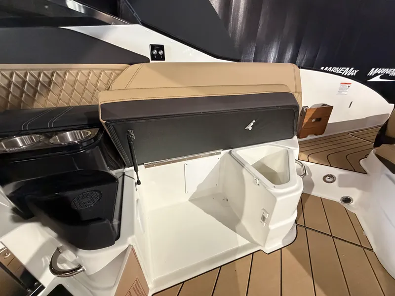 Slide: The Image of Sea Ray SLX 280 2026 - 25