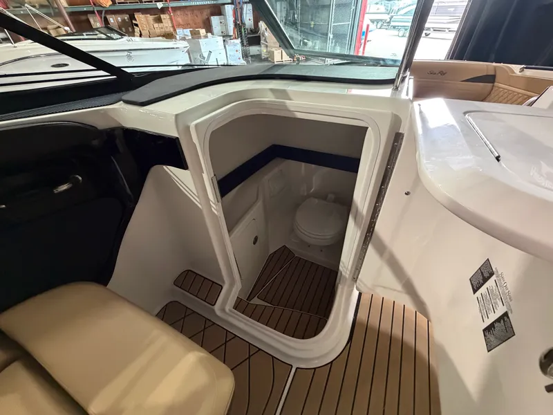 Slide: The Image of Sea Ray SLX 280 2026 - 40