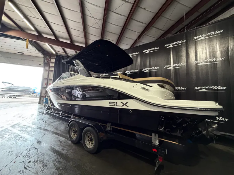 Slide: The Image of Sea Ray SLX 280 2026 - 6