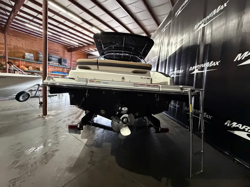 Slide: The Image of Sea Ray SLX 280 2026 - 8