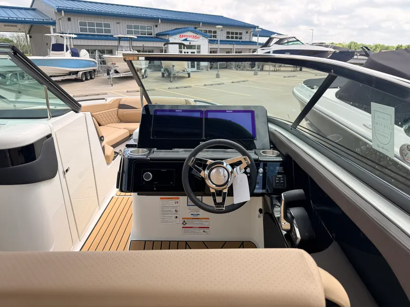 Slide: The Image of Sea Ray SLX 280 2026 - 15