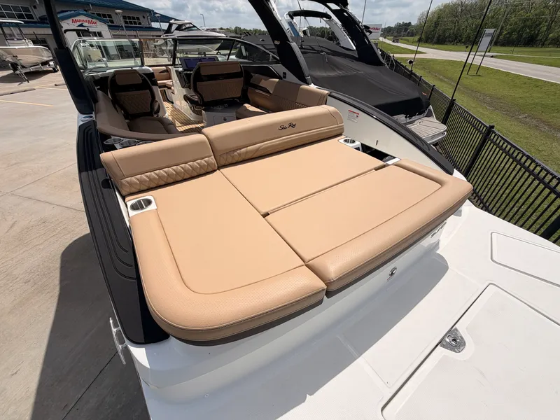 Slide: The Image of Sea Ray SLX 280 2026 - 4