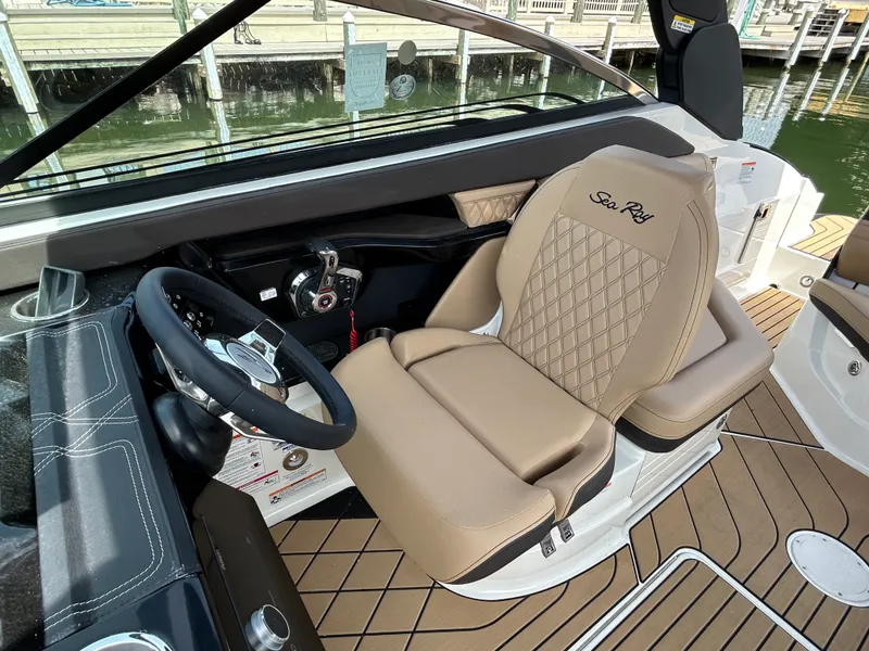 Slide: The Image of Sea Ray SLX 260 Outboard 2026 - 20