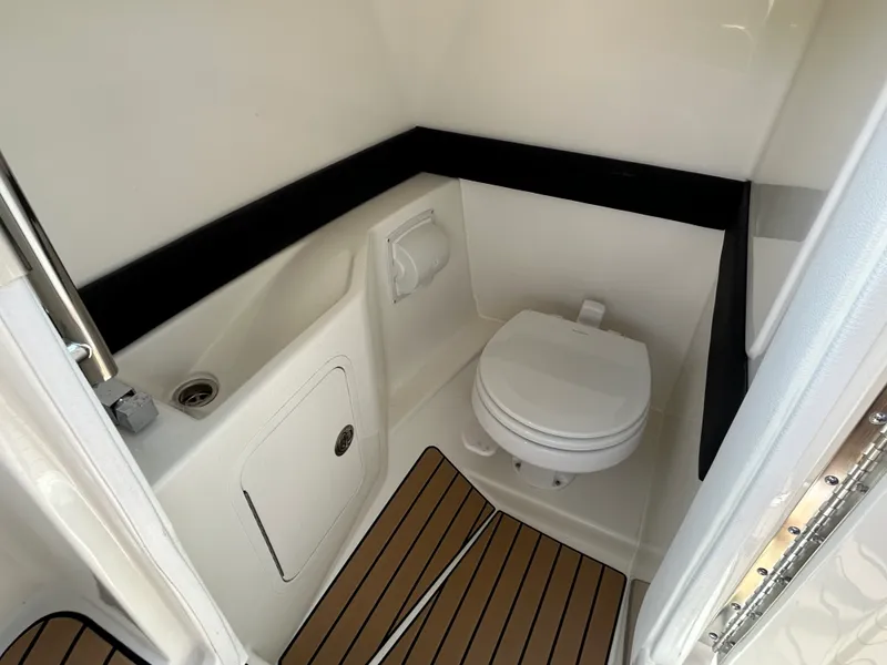 Slide: The Image of Sea Ray SLX 260 Outboard 2026 - 23