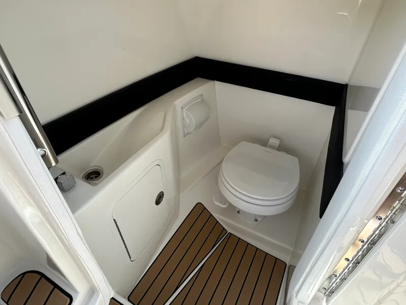 Slide: The Image of Sea Ray SLX 260 Outboard 2026 - 24