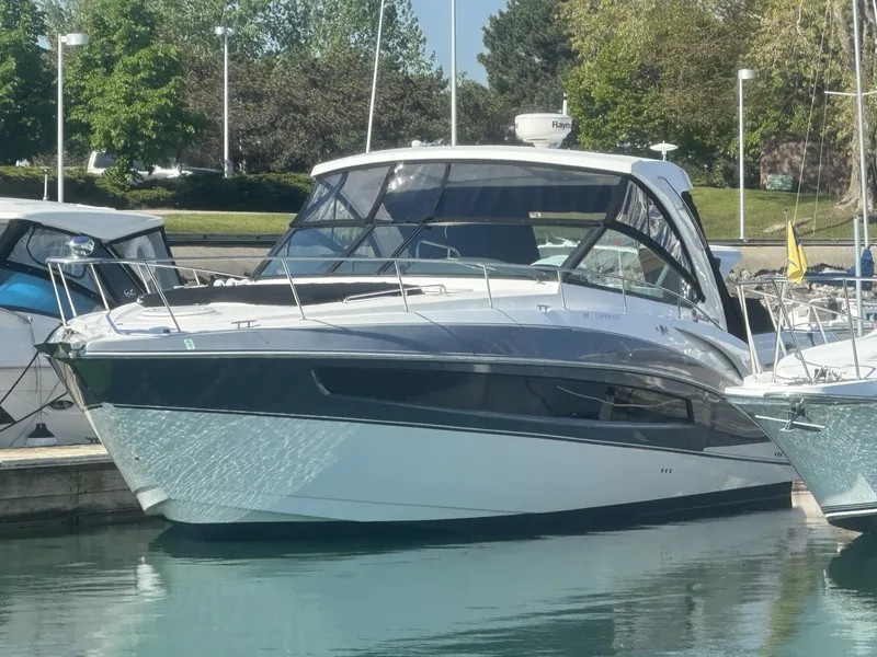 Slide: The Image of Cruisers 380 EXPRESS 2016 - 1
