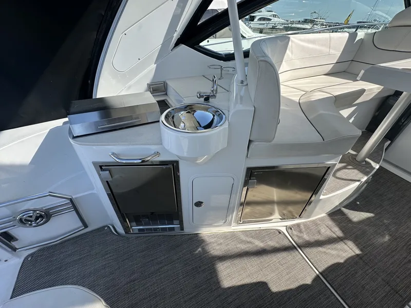 Slide: The Image of Cruisers 380 EXPRESS 2016 - 13