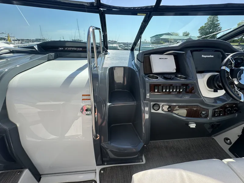 Slide: The Image of Cruisers 380 EXPRESS 2016 - 17
