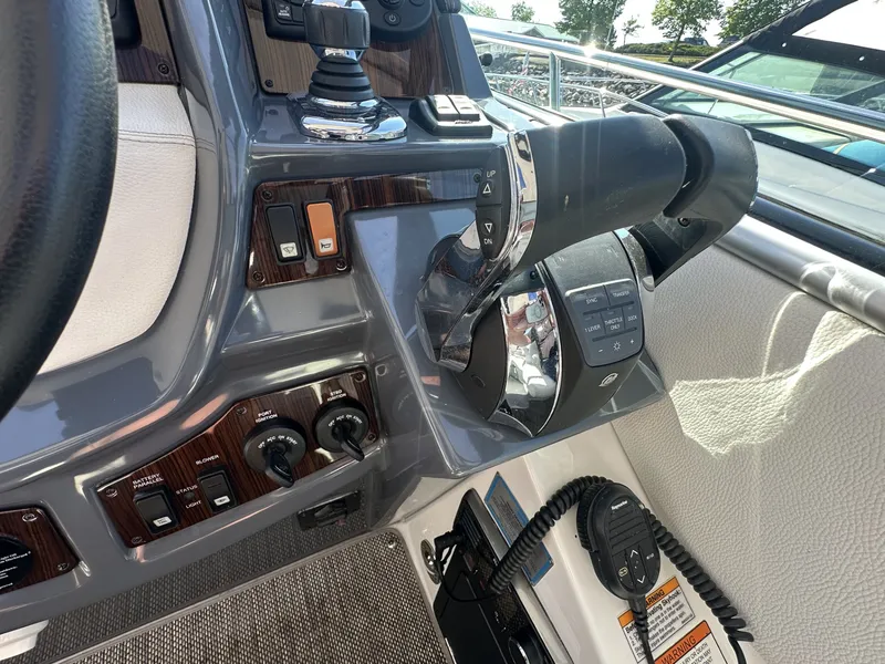 Slide: The Image of Cruisers 380 EXPRESS 2016 - 20