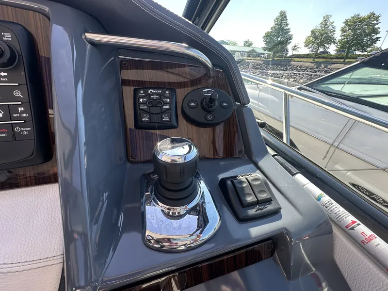 Slide: The Image of Cruisers 380 EXPRESS 2016 - 21
