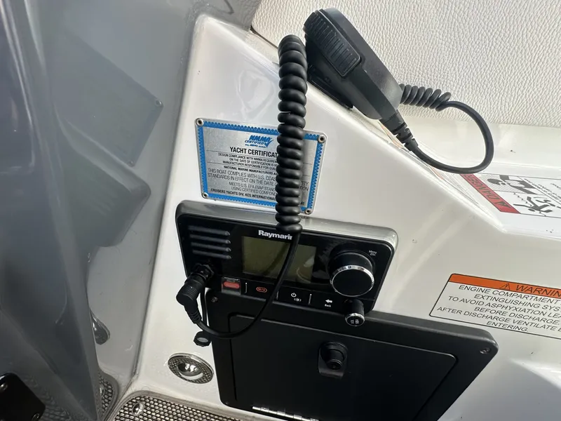 Slide: The Image of Cruisers 380 EXPRESS 2016 - 23