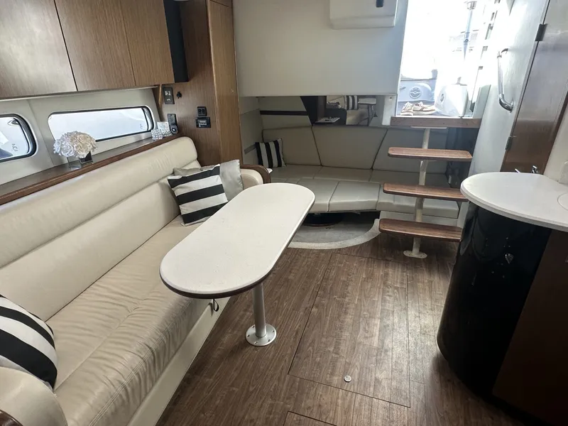 Slide: The Image of Cruisers 380 EXPRESS 2016 - 30