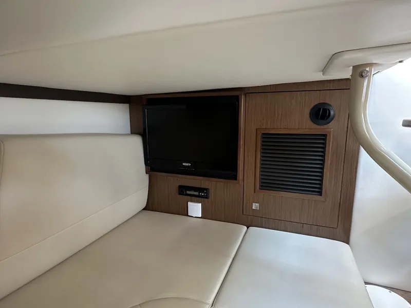 Slide: The Image of Cruisers 380 EXPRESS 2016 - 31