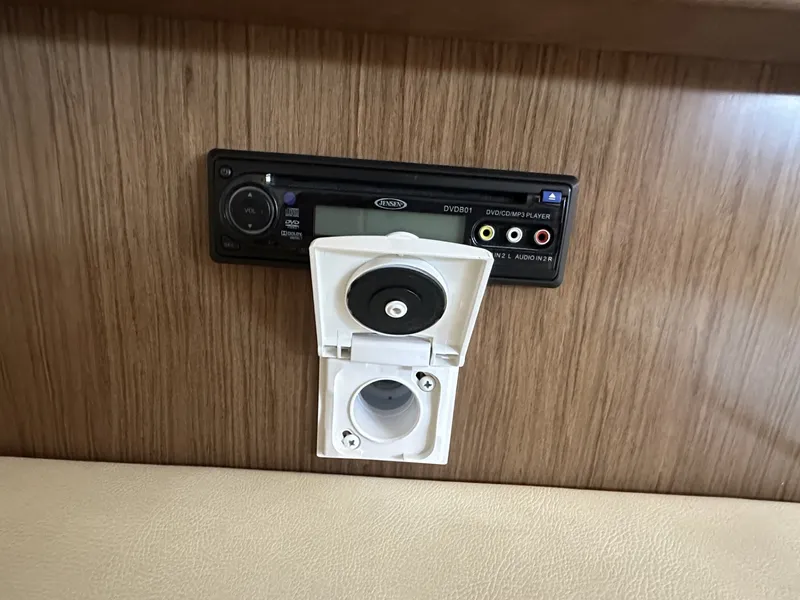 Slide: The Image of Cruisers 380 EXPRESS 2016 - 32