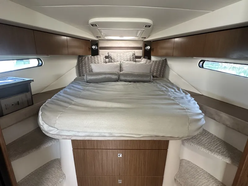 Slide: The Image of Cruisers 380 EXPRESS 2016 - 36