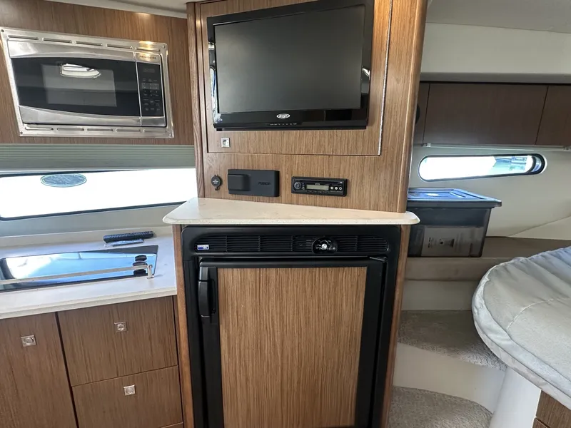 Slide: The Image of Cruisers 380 EXPRESS 2016 - 38