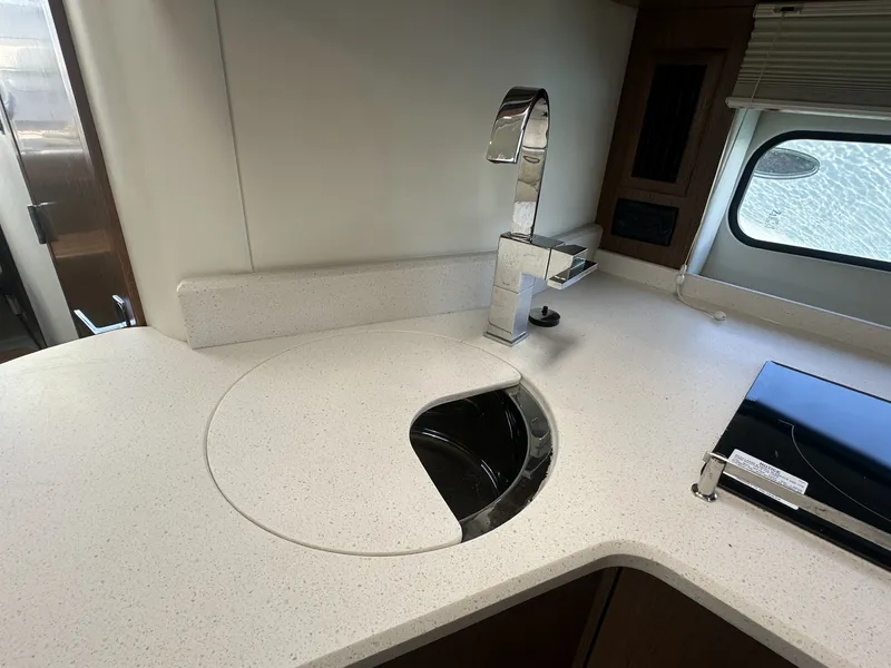 Slide: The Image of Cruisers 380 EXPRESS 2016 - 42