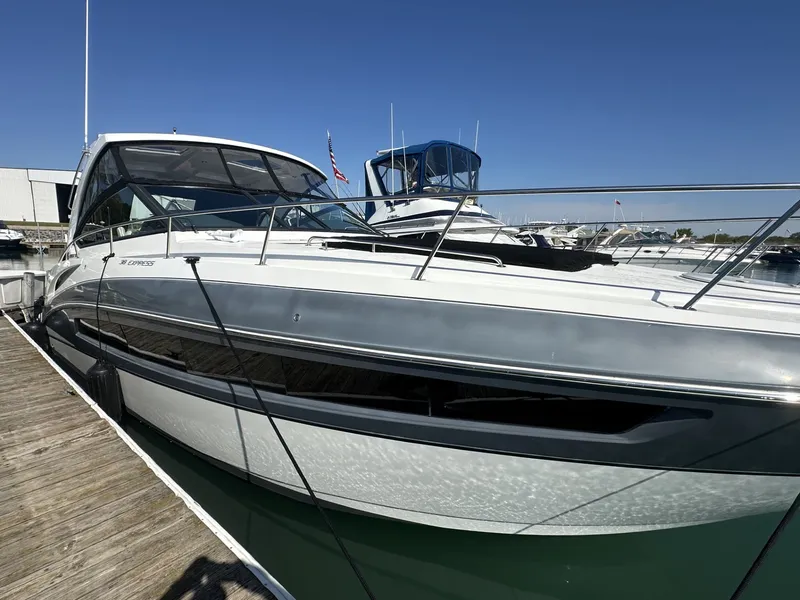 Slide: The Image of Cruisers 380 EXPRESS 2016 - 5