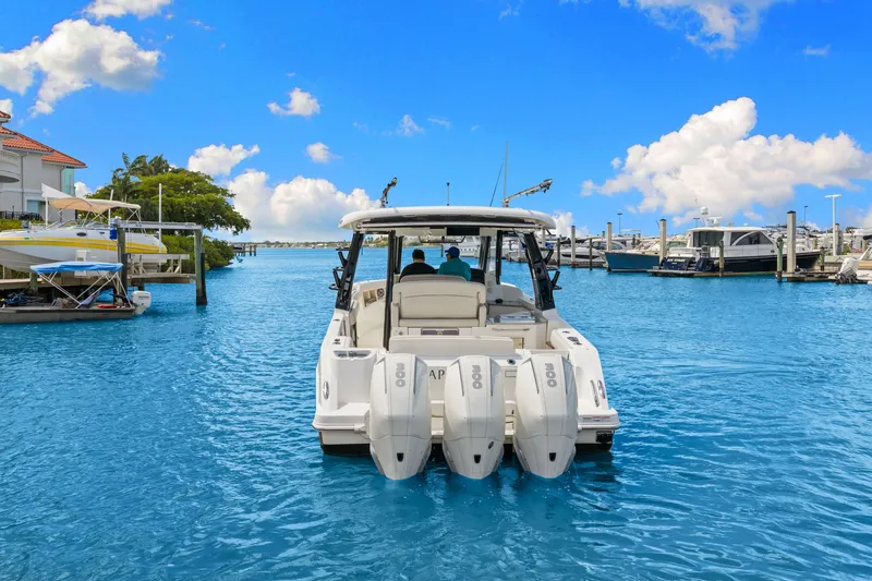 Slide: The Image of Boston Whaler 350 REALM 2022 - 6