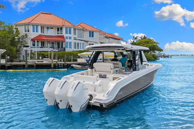 Slide: The Image of Boston Whaler 350 REALM 2022 - 5