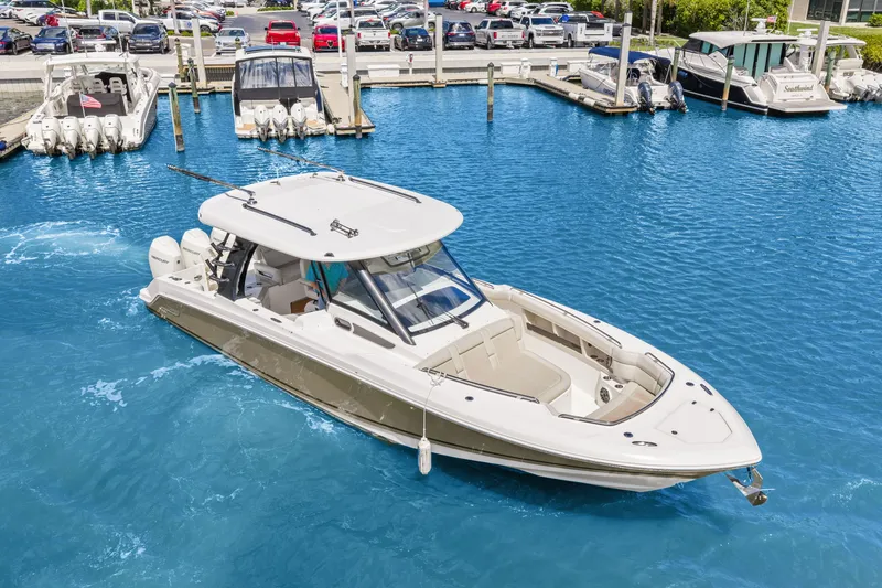 Slide: The Image of Boston Whaler 350 REALM 2022 - 9