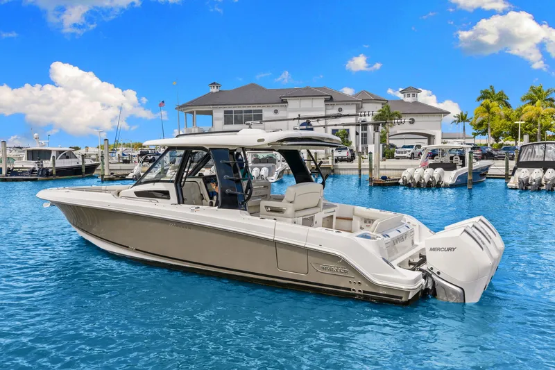 Slide: The Image of Boston Whaler 350 REALM 2022 - 8
