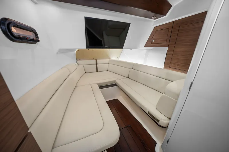 Slide: The Image of Boston Whaler 350 REALM 2022 - 32