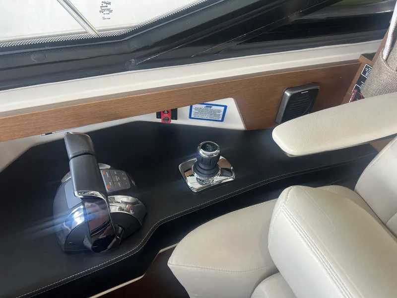 Slide: The Image of Sea Ray 510 SUNDANCER 2015 - 11