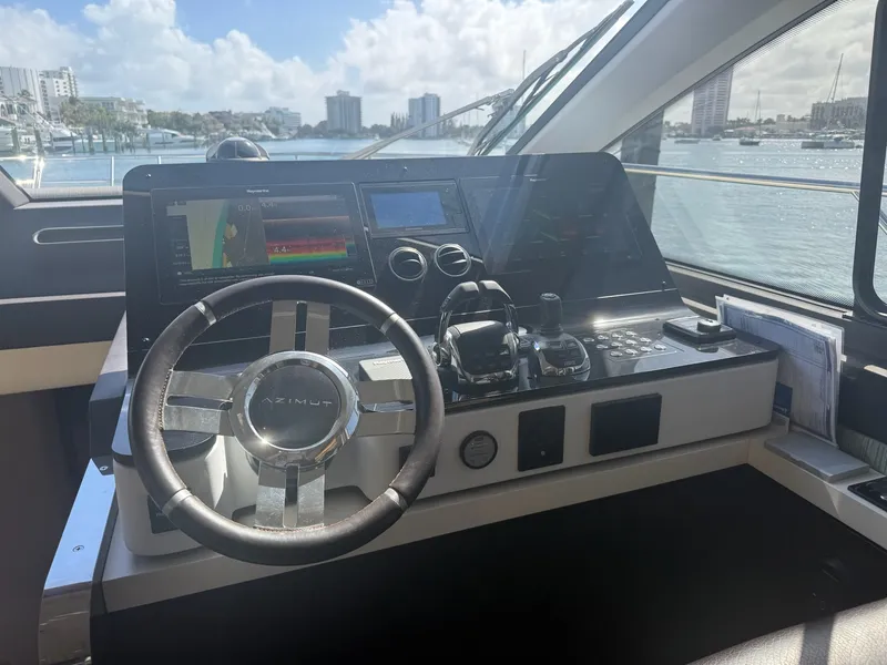 Slide: The Image of Azimut 60 FLY 2019 - 7