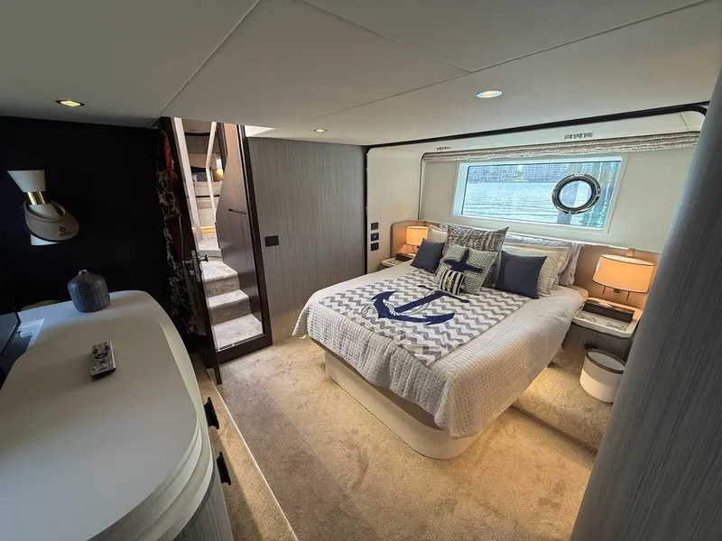 Slide: The Image of Azimut 60 FLY 2019 - 8