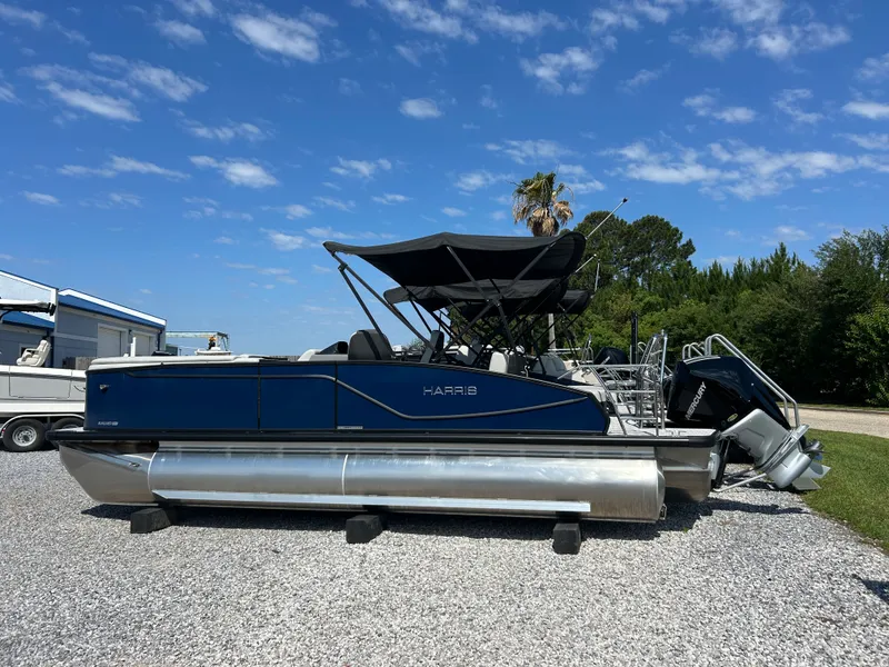 Slide: The Image of Harris Sunliner 230 2026 - 5