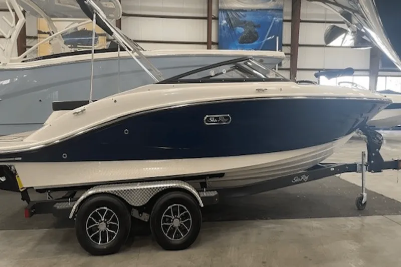 Slide: The Image of Sea Ray SPX 190 2025 - 1