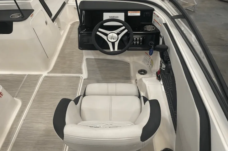 Slide: The Image of Sea Ray SPX 190 2025 - 13