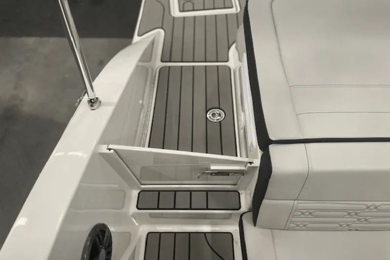 Slide: The Image of Sea Ray SPX 190 2025 - 14