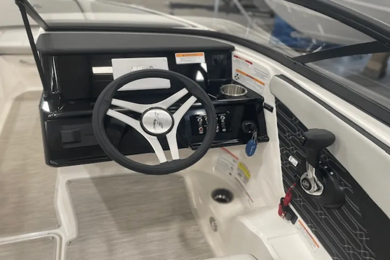 Slide: The Image of Sea Ray SPX 190 2025 - 17