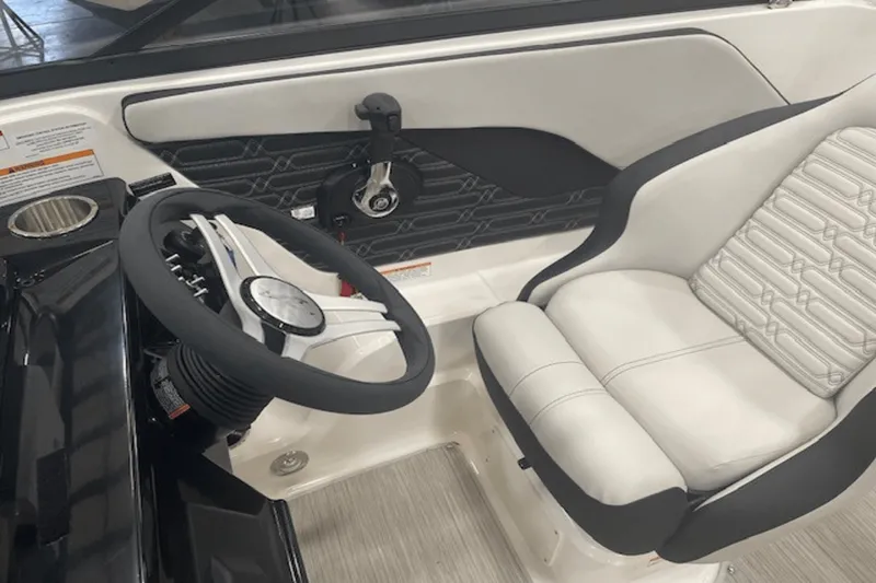 Slide: The Image of Sea Ray SPX 190 2025 - 18