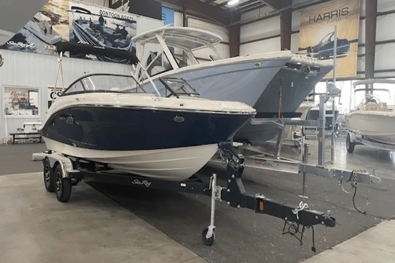 Slide: The Image of Sea Ray SPX 190 2025 - 2