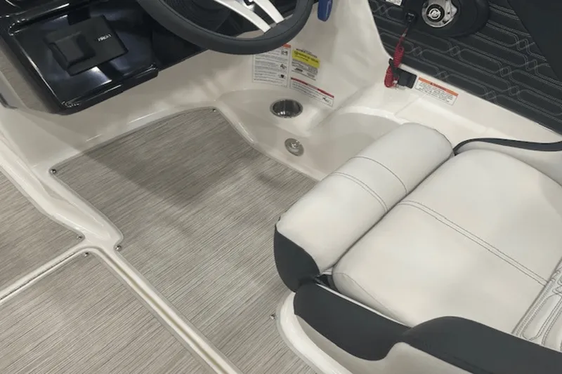 Slide: The Image of Sea Ray SPX 190 2025 - 21