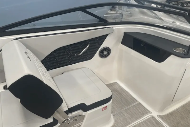 Slide: The Image of Sea Ray SPX 190 2025 - 22