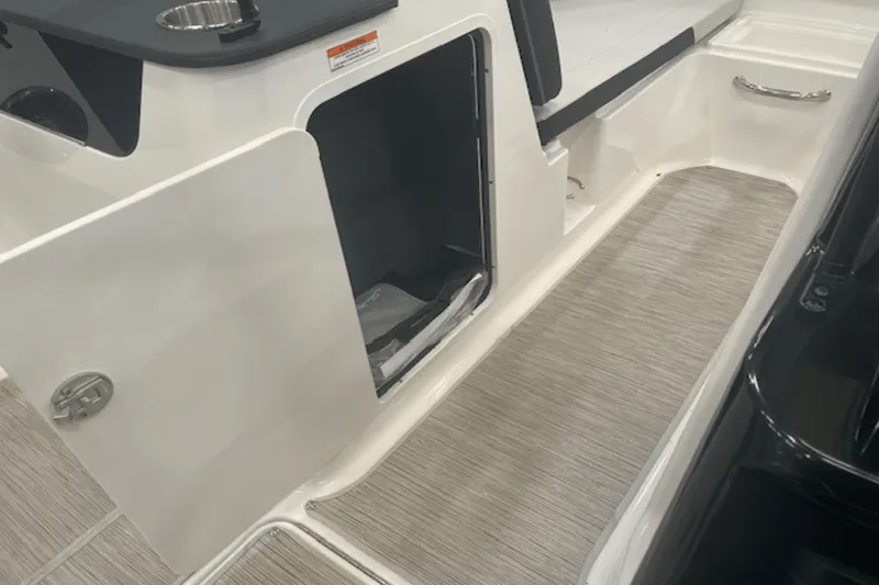 Slide: The Image of Sea Ray SPX 190 2025 - 27