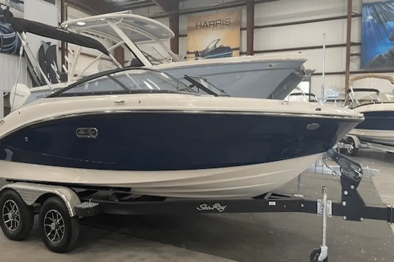 Slide: The Image of Sea Ray SPX 190 2025 - 3