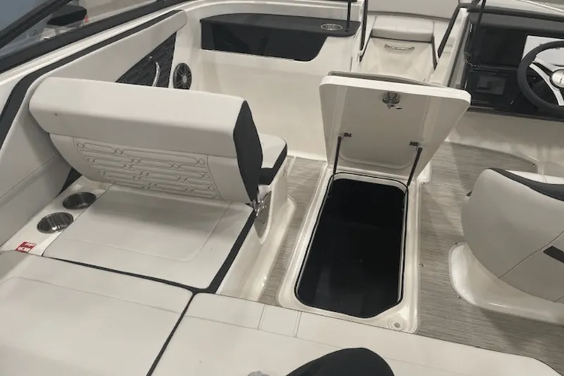 Slide: The Image of Sea Ray SPX 190 2025 - 30