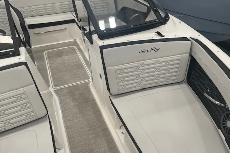 Slide: The Image of Sea Ray SPX 190 2025 - 31