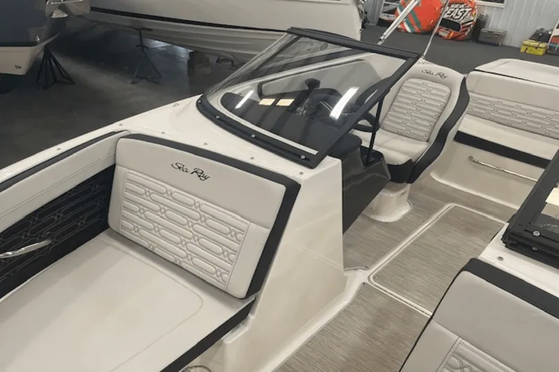 Slide: The Image of Sea Ray SPX 190 2025 - 32