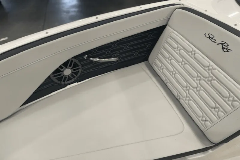 Slide: The Image of Sea Ray SPX 190 2025 - 34