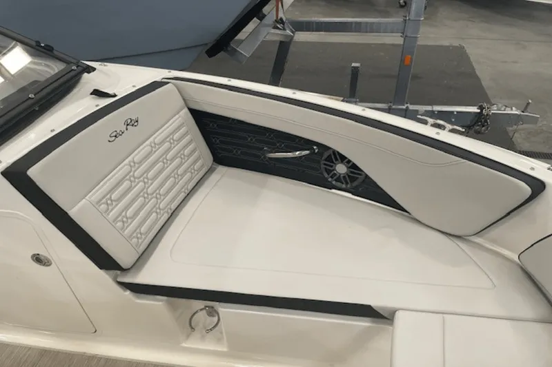 Slide: The Image of Sea Ray SPX 190 2025 - 35