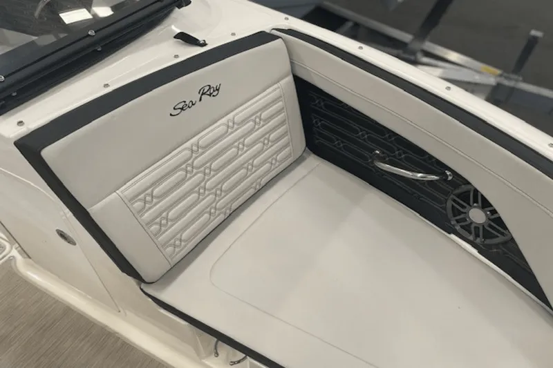 Slide: The Image of Sea Ray SPX 190 2025 - 36