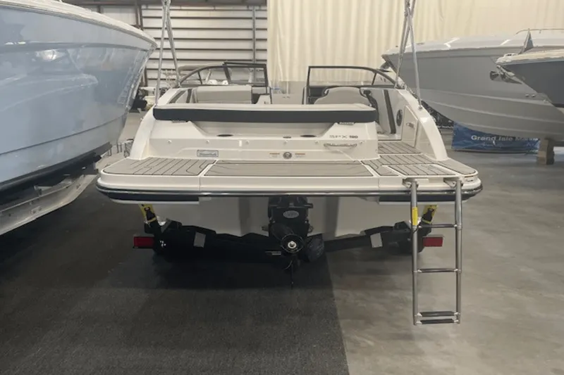 Slide: The Image of Sea Ray SPX 190 2025 - 4