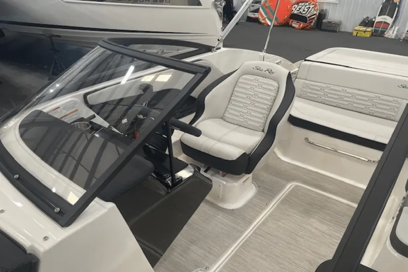 Slide: The Image of Sea Ray SPX 190 2025 - 40