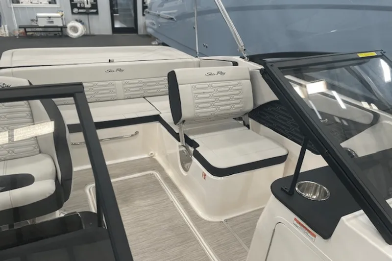 Slide: The Image of Sea Ray SPX 190 2025 - 41